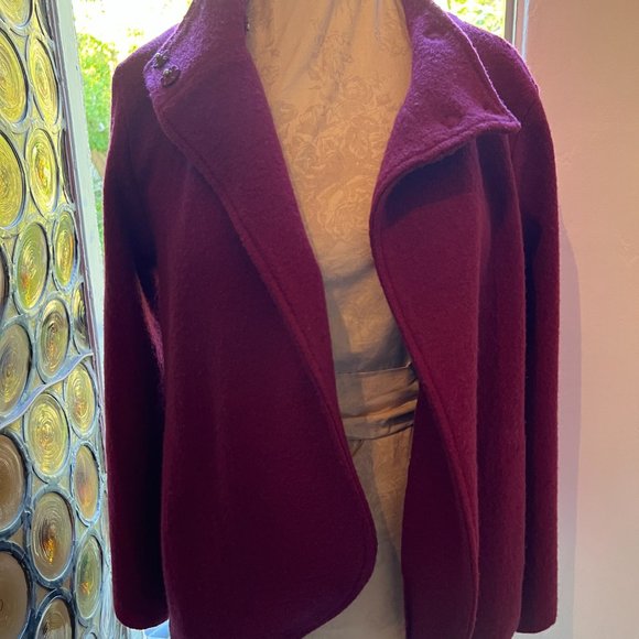 Designer Cullen, boucle, burgundy, light weight, wool jacket. - Picture 2 of 5